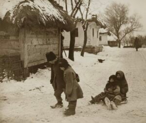 Зимові розваги дітей, Волинь, 1910-ті.