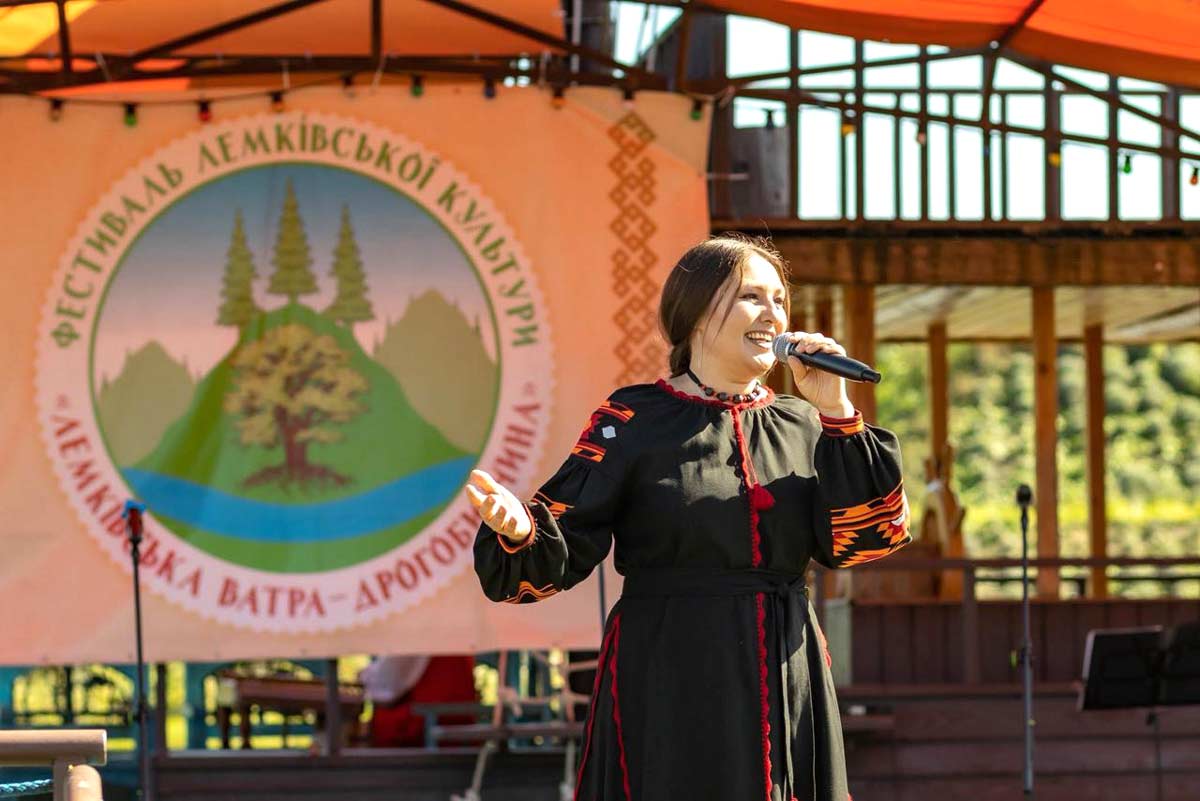 Софія Федина — членкиня Президії Світової Федерації УкраїнськихЛемківських Об’єднань (СФУЛО), українська співачка, та народна
депутатка 9-го скликання