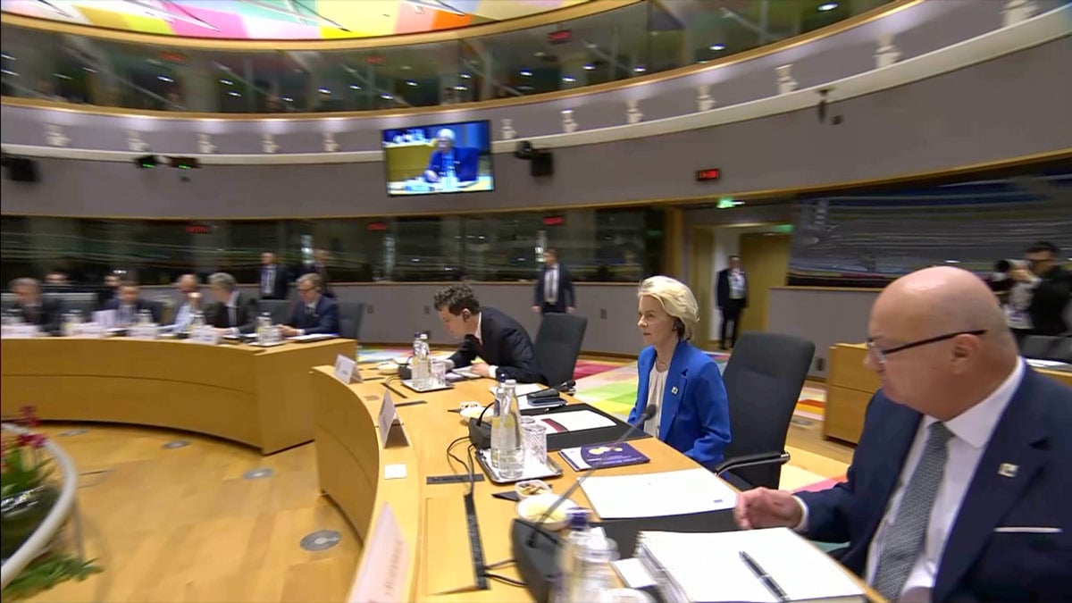 Лідери ЄС зустрілися, щоб обговорити останні події в Україні, Саміт Європейського союзу 18-19 грудня, Урсула фон дер Ляйен, Президентка Єврокомісії