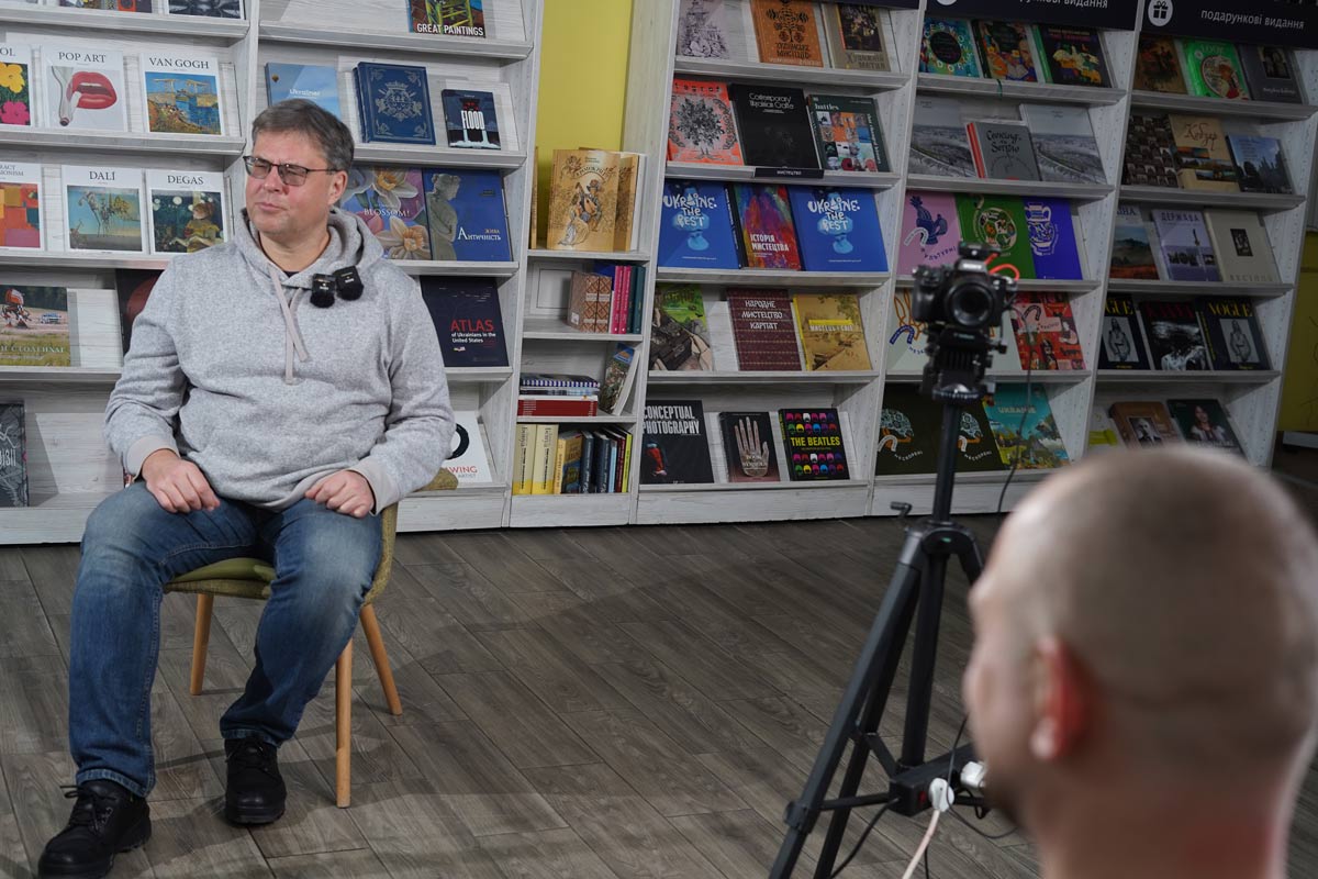 Чому в різних регіонах країни ситуація з електроенергією відрізняється та для чого діють відключення світла, — розповів Олександру Трохимчуку директор Центру дослідження енергетики Олександр Харченко