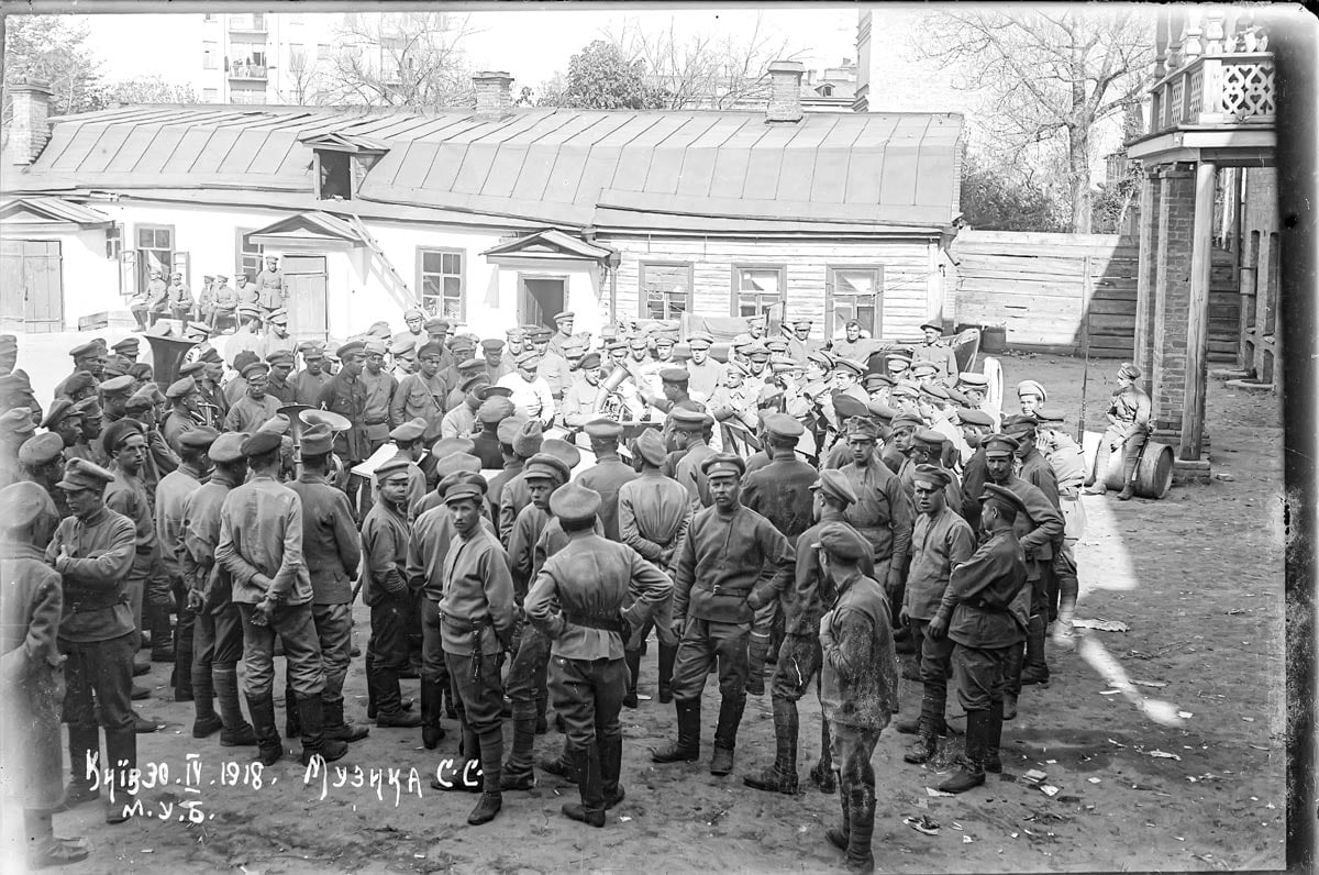 Музики Січових Стрільців і вояки. Київ, 1918 рік. Архів Український Музей і Бібліотека у Стемфорді