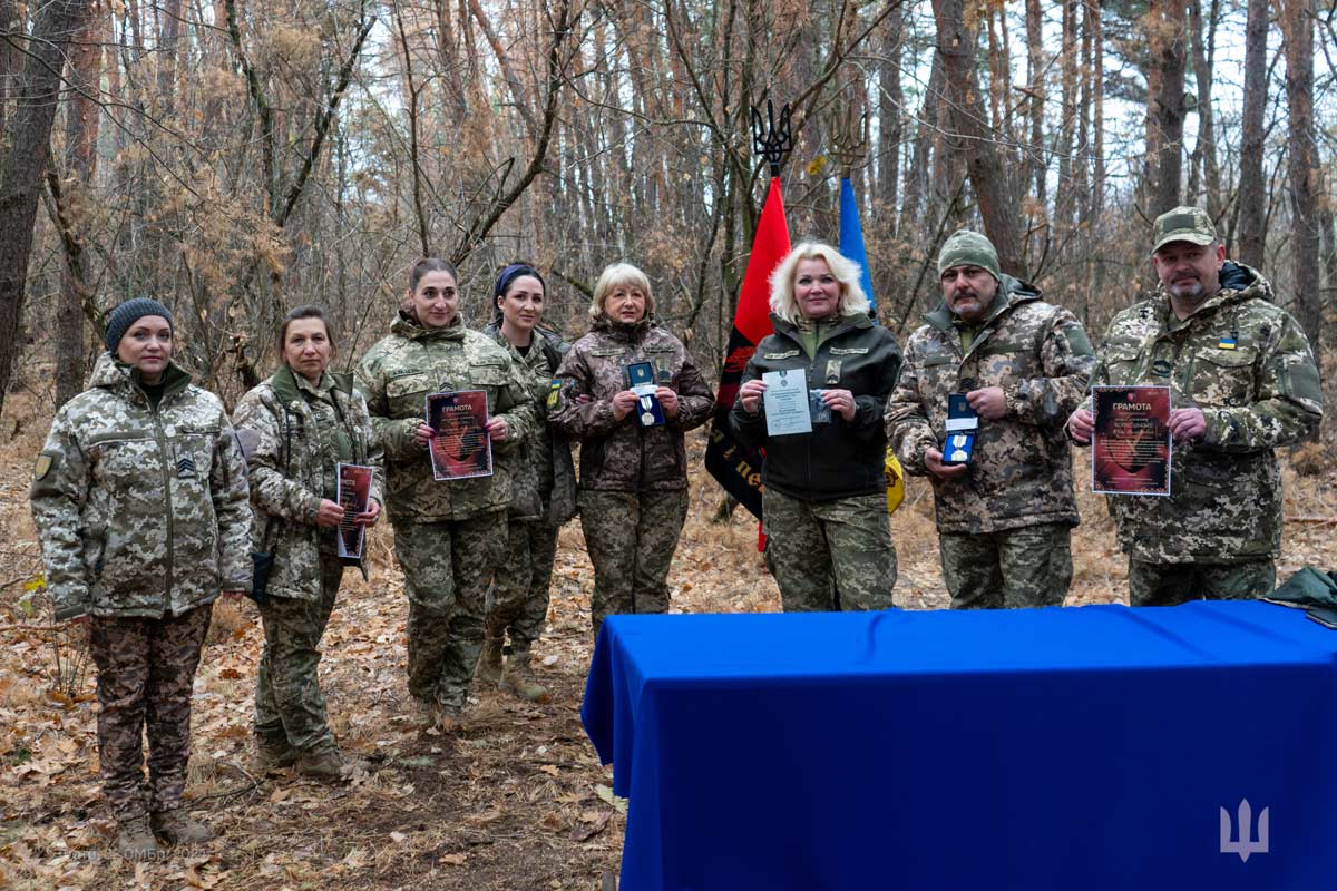 Історія Наталії Шостак — операційної медсестри, яка служить у медичній роті 32-ї ОМБр. Про евакуацію поранених, стабпункт і медицину на фронті