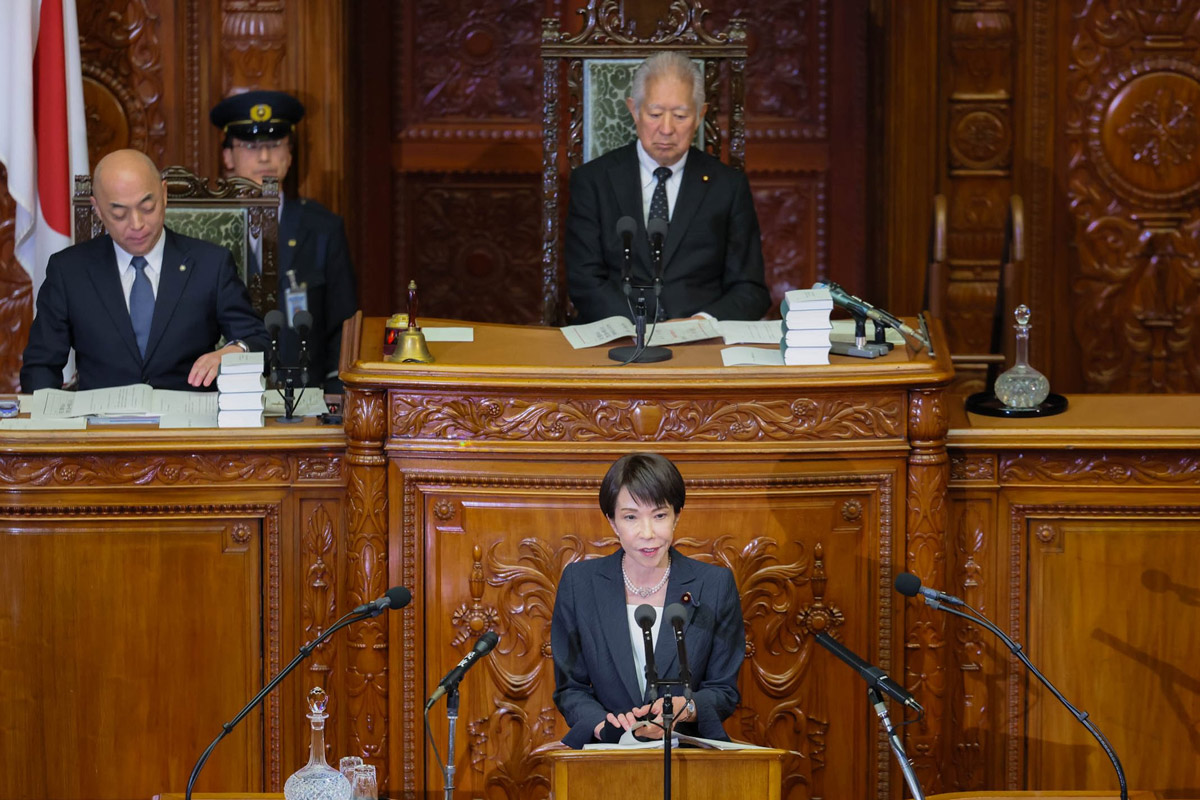 Премʼєр-міністерка Санае Такаїчі під час відкриття 221-ї сесії парламенту Японії