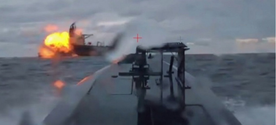 «Кінетичні санкції» України в дії — морські дрони Sea Baby атакують у Чорному морі танкер «тіньового флоту» Dashan, 10 грудня 2025 року