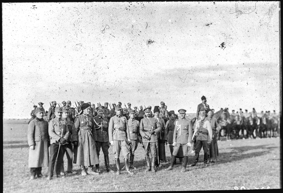 Оригінальна назва: 1918. УСС на Україні, полк. В. Вишиваний, полк. Болбачан коло Катеринослави. Фонд Івана Боберського. UCEC_IBC_001-02-123.