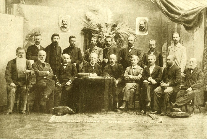 Редакція «Київської старовини» (Науменко стоїть, третій зліва)