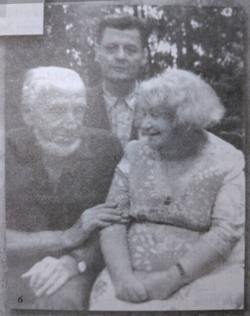 Оксана Іваненко з Борисом Лобачем-Жученком, правнуком Марка Вовчка. 1974