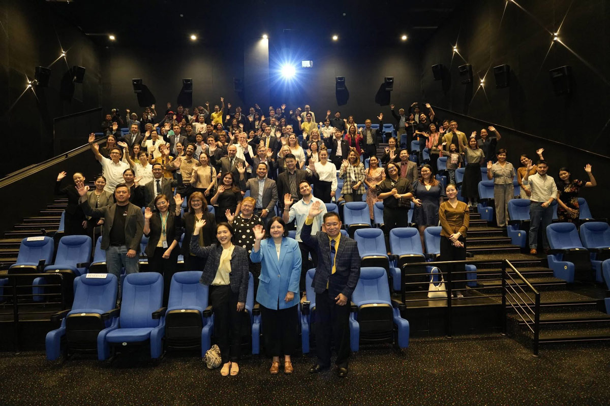 Презентація документального фільму Монсі Альфонсо Серрано "Надія на прийдешній світанок" за участі пані посла України в Республіці Філіппіни Юлії Федів