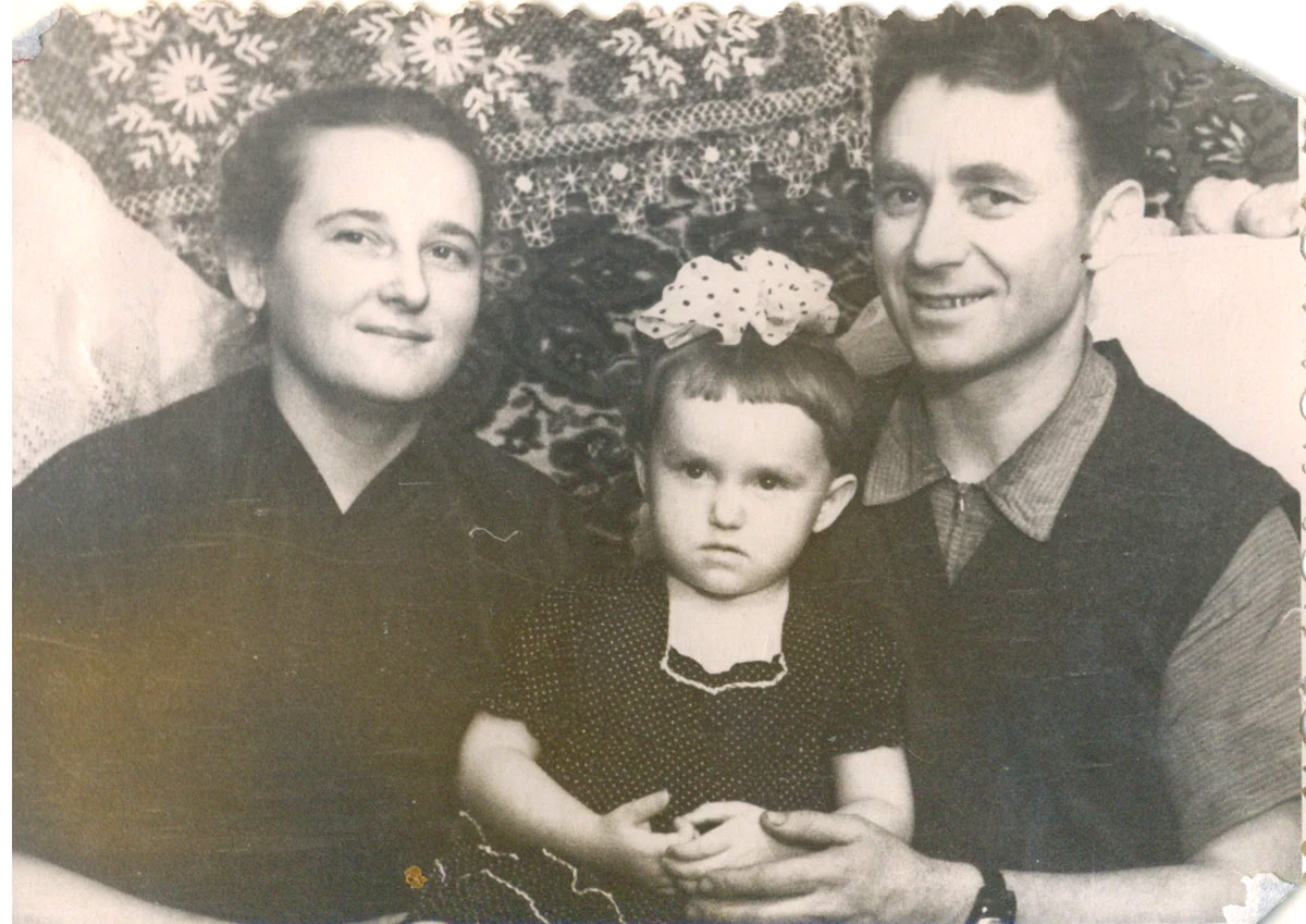 Іван Гончарук із родиною, 1960 рік 