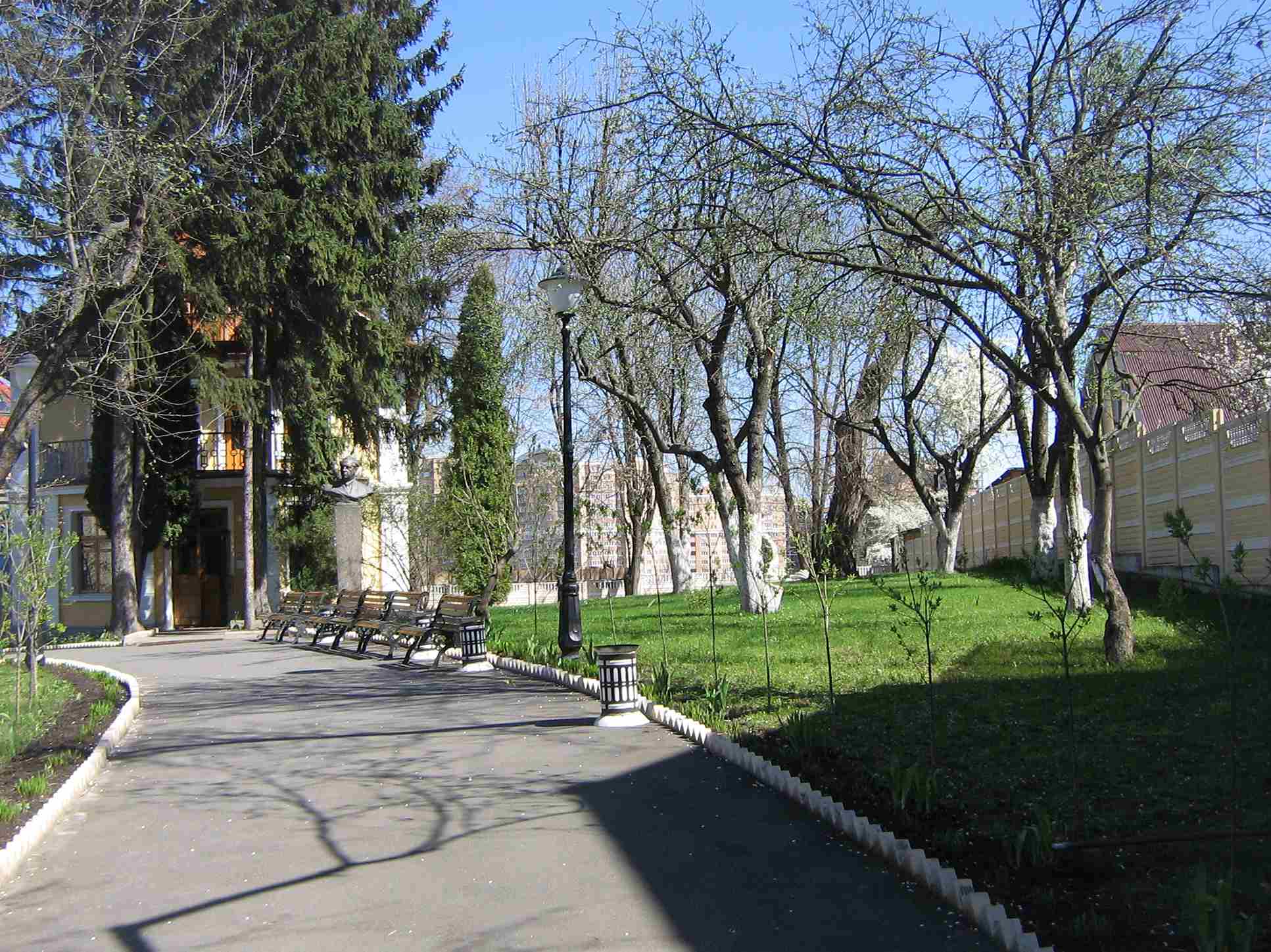 Сад Максима Рильського, Голосієво